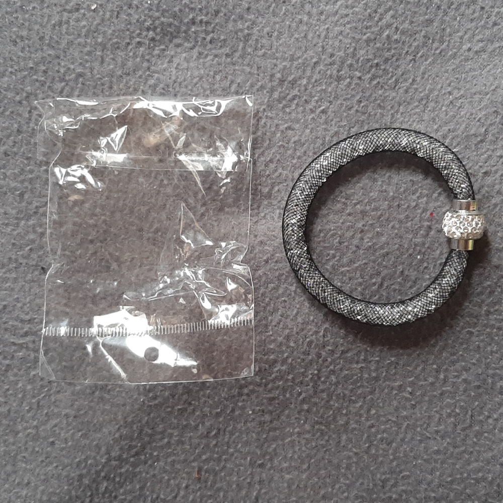 (2/$20) New Mesh Crystal Bracelet with Crystal Magnet Clasp Grey